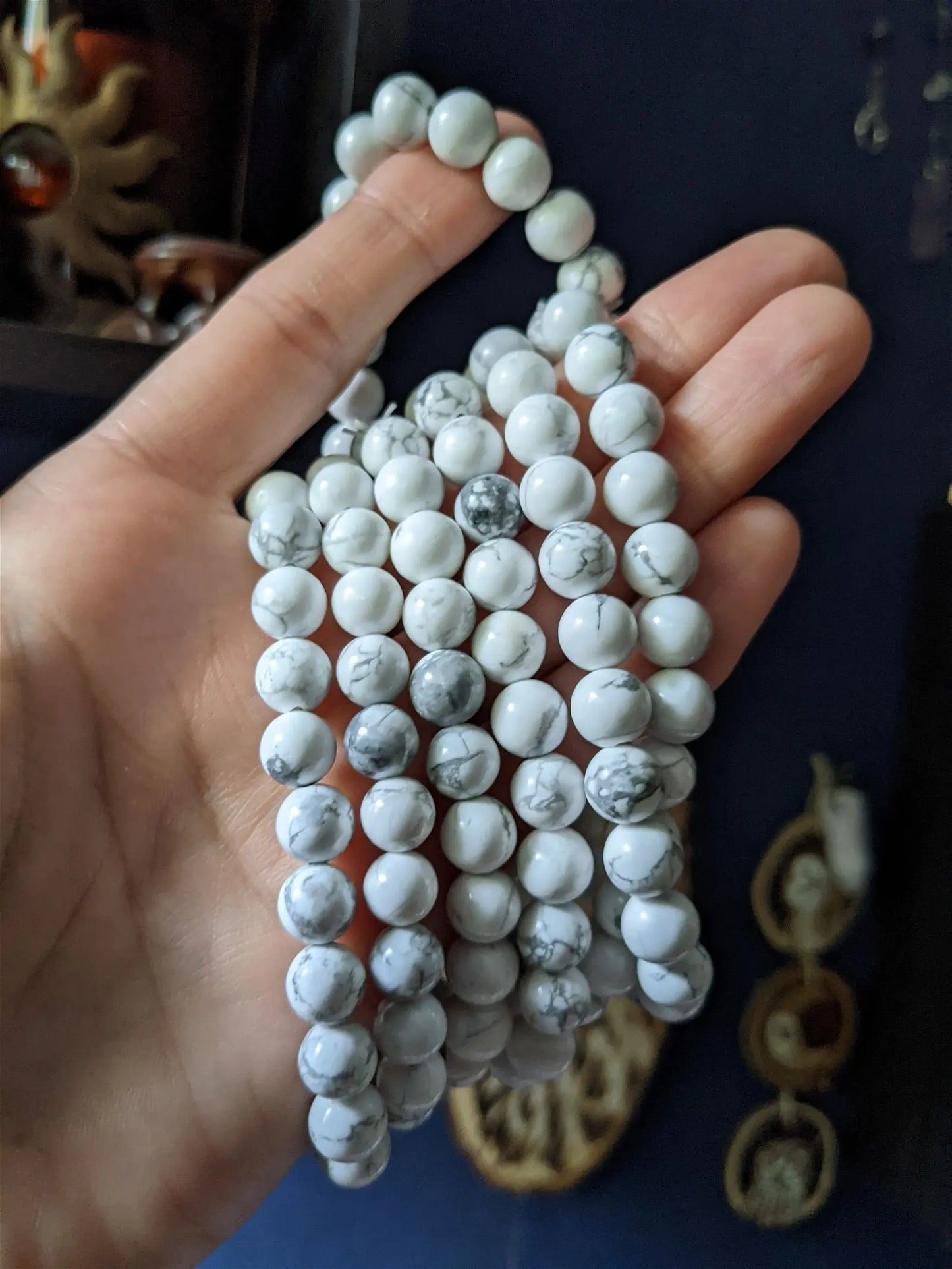 1 bracelet élastique en howlite - Aurore Lune