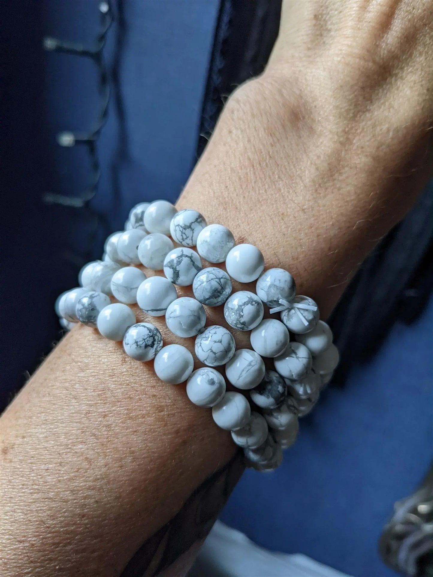 1 bracelet élastique en howlite - Aurore Lune
