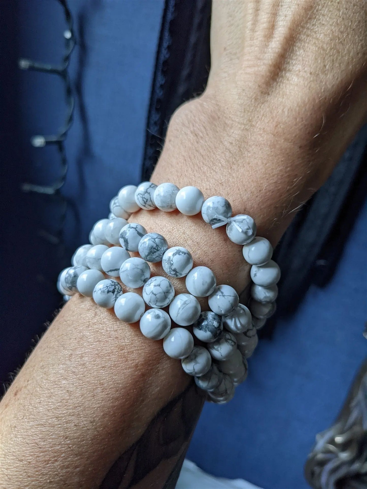 1 bracelet élastique en howlite - Aurore Lune
