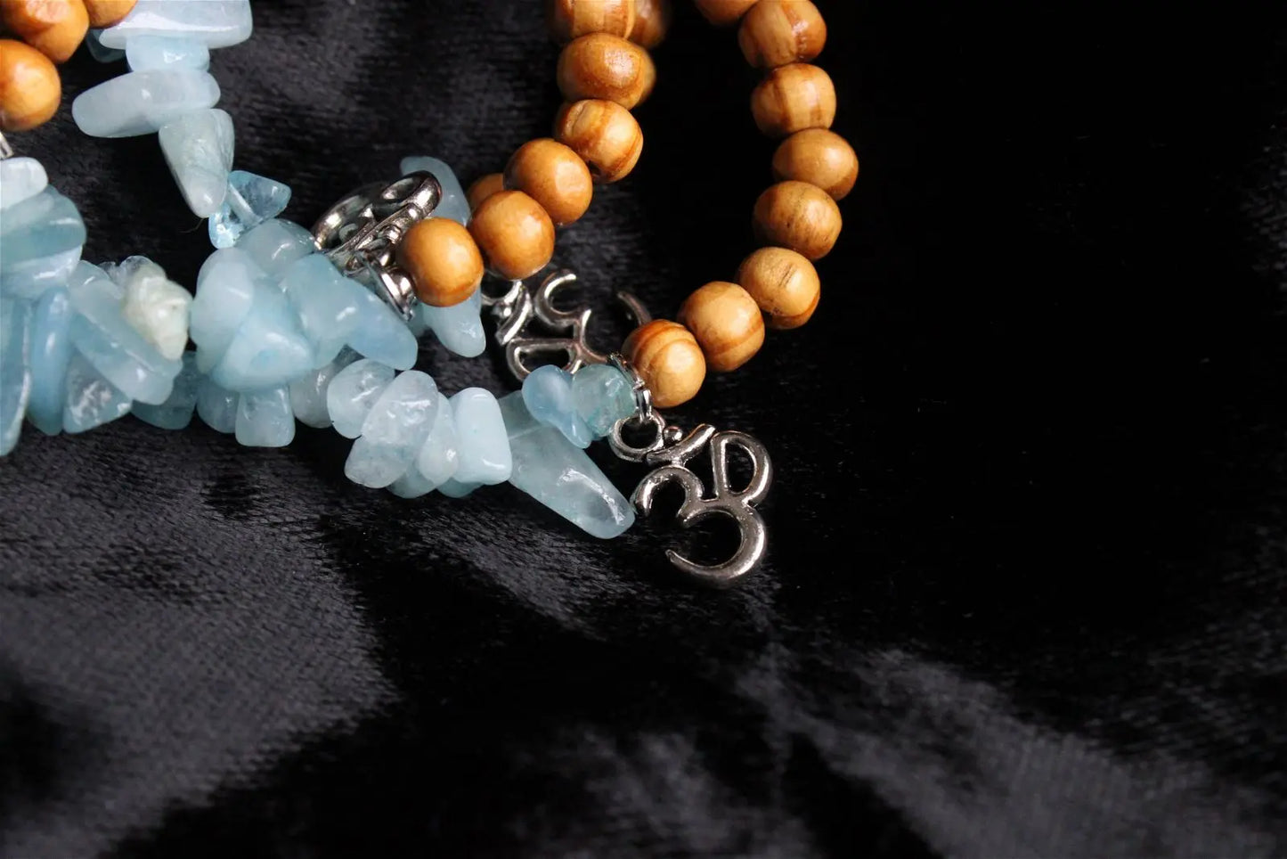 1 bracelet en aigue marine et Ohm poignet fin - Aurore Lune
