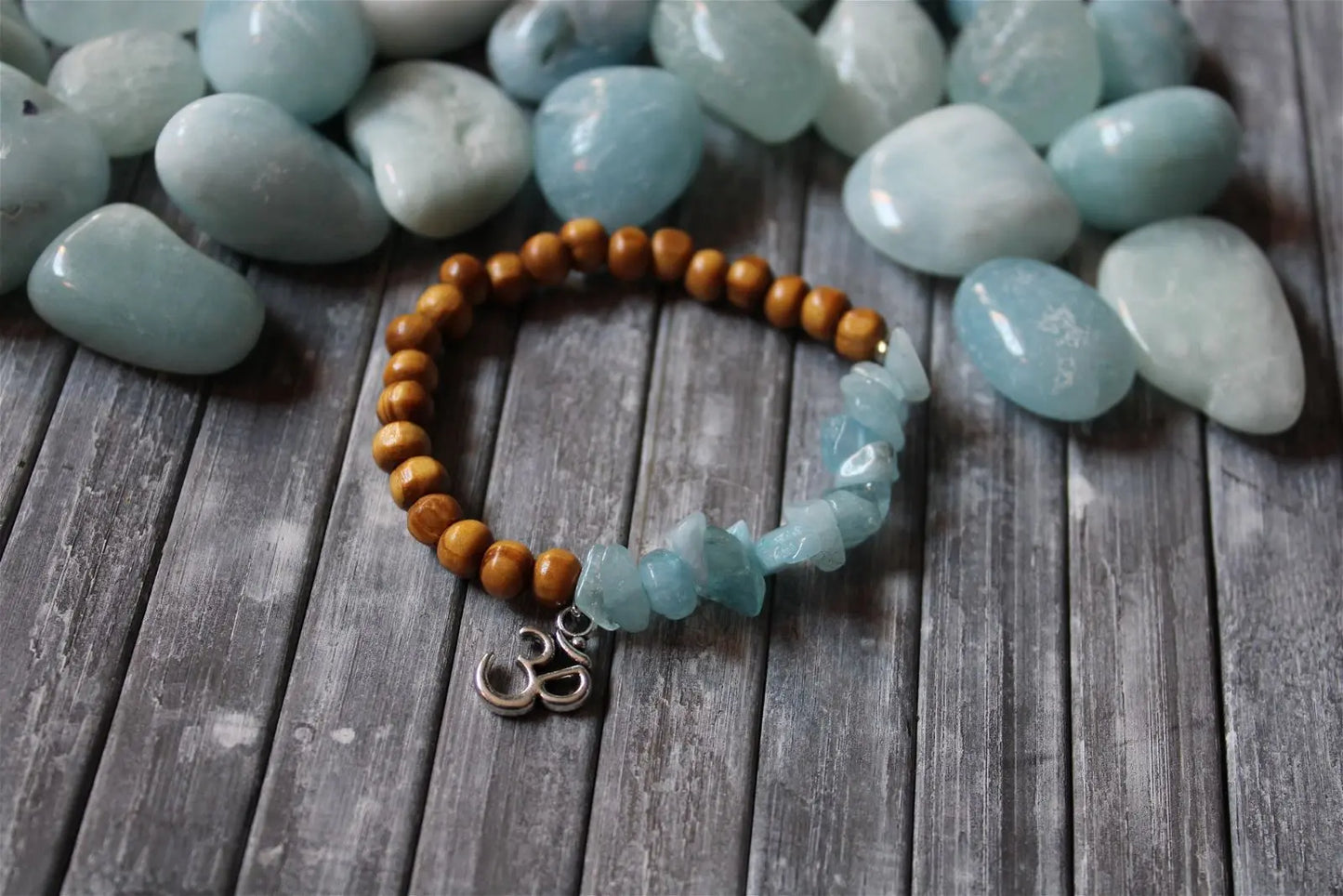 1 bracelet en aigue marine et Ohm poignet fin - Aurore Lune