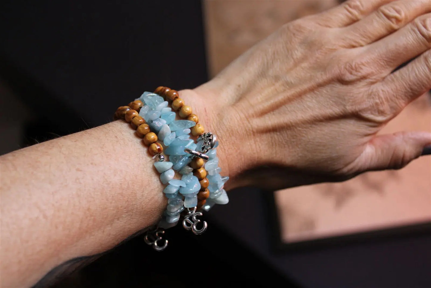 1 bracelet en aigue marine et Ohm poignet fin - Aurore Lune