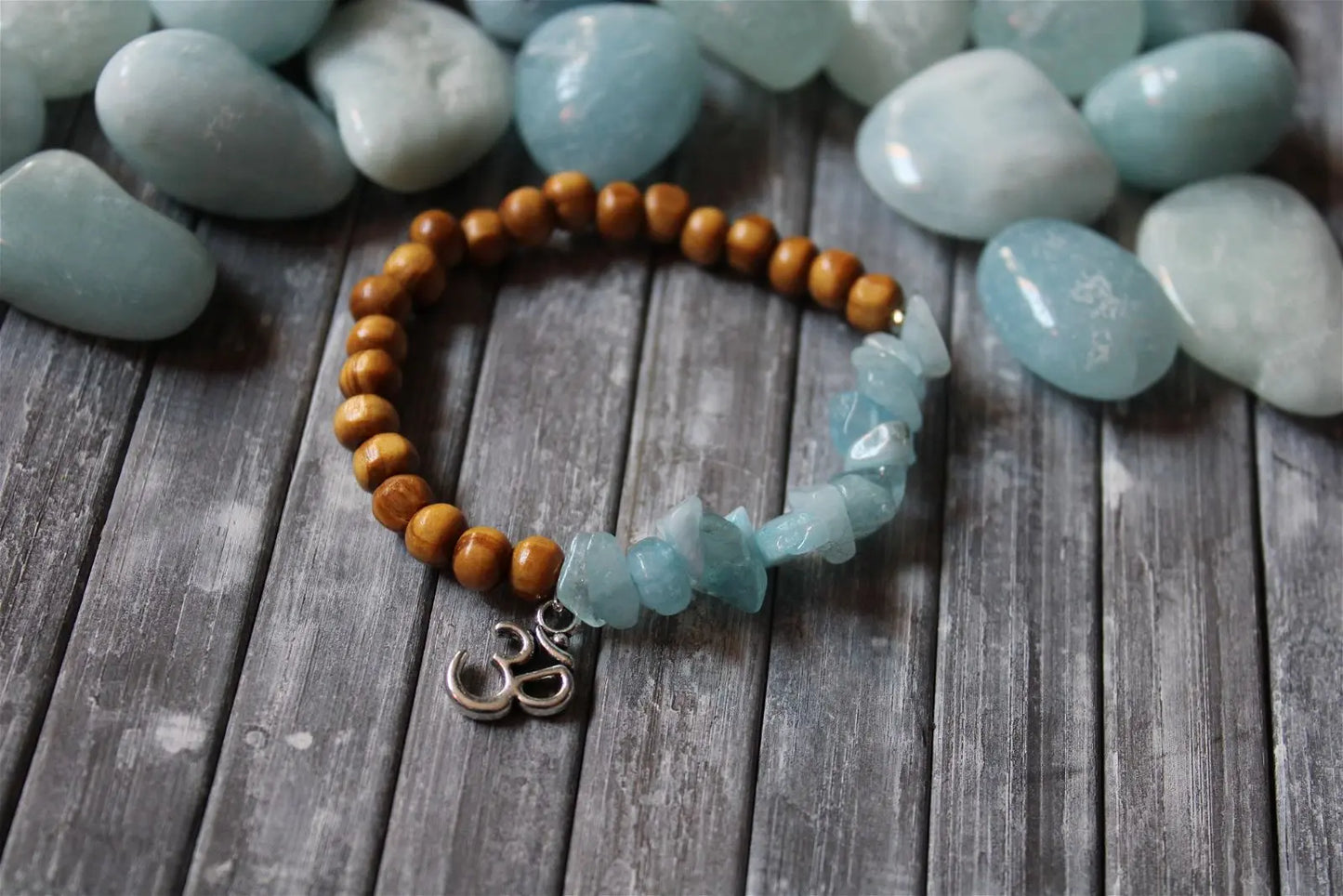 1 bracelet en aigue marine et Ohm poignet fin - Aurore Lune