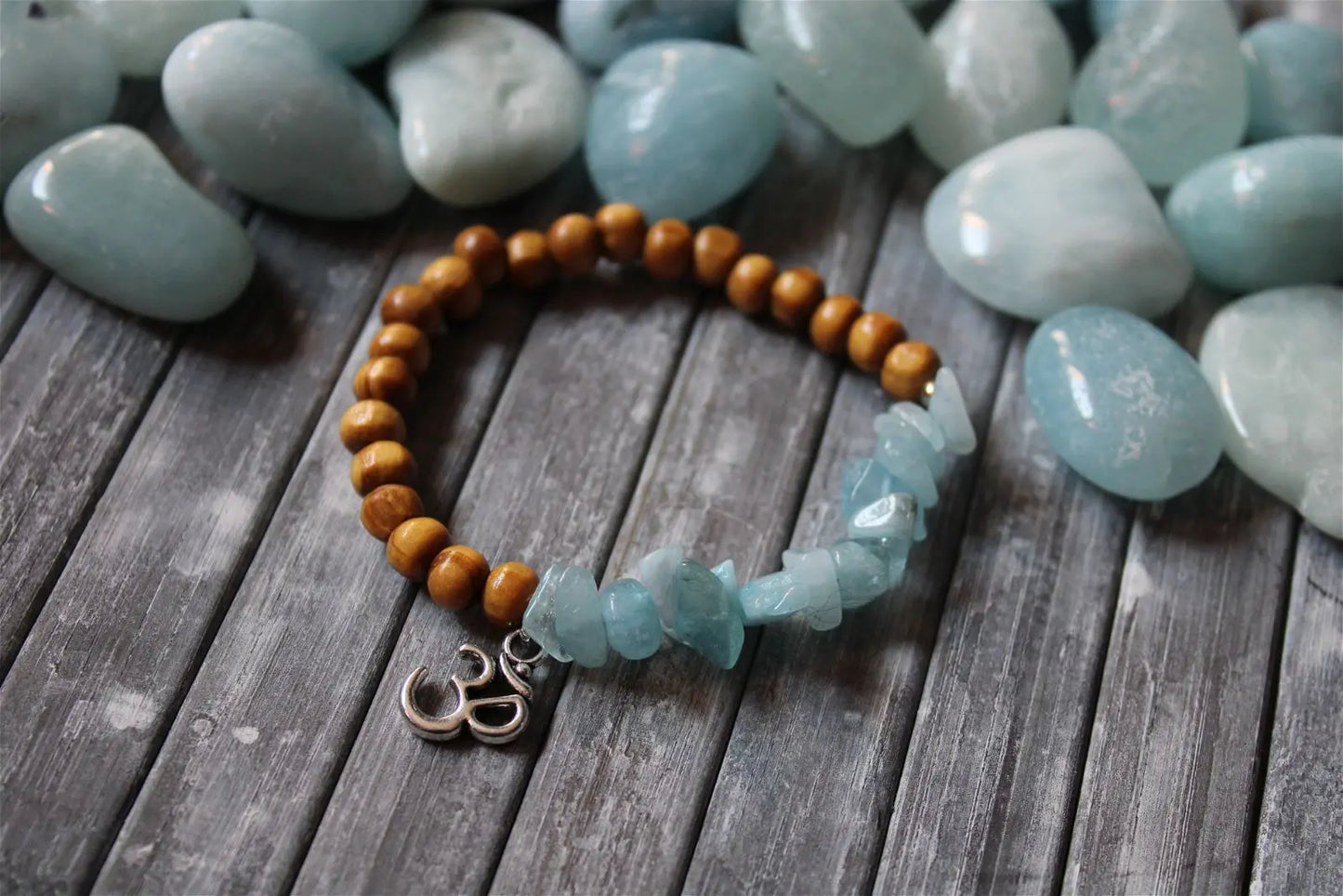 1 bracelet en aigue marine et Ohm poignet fin - Aurore Lune