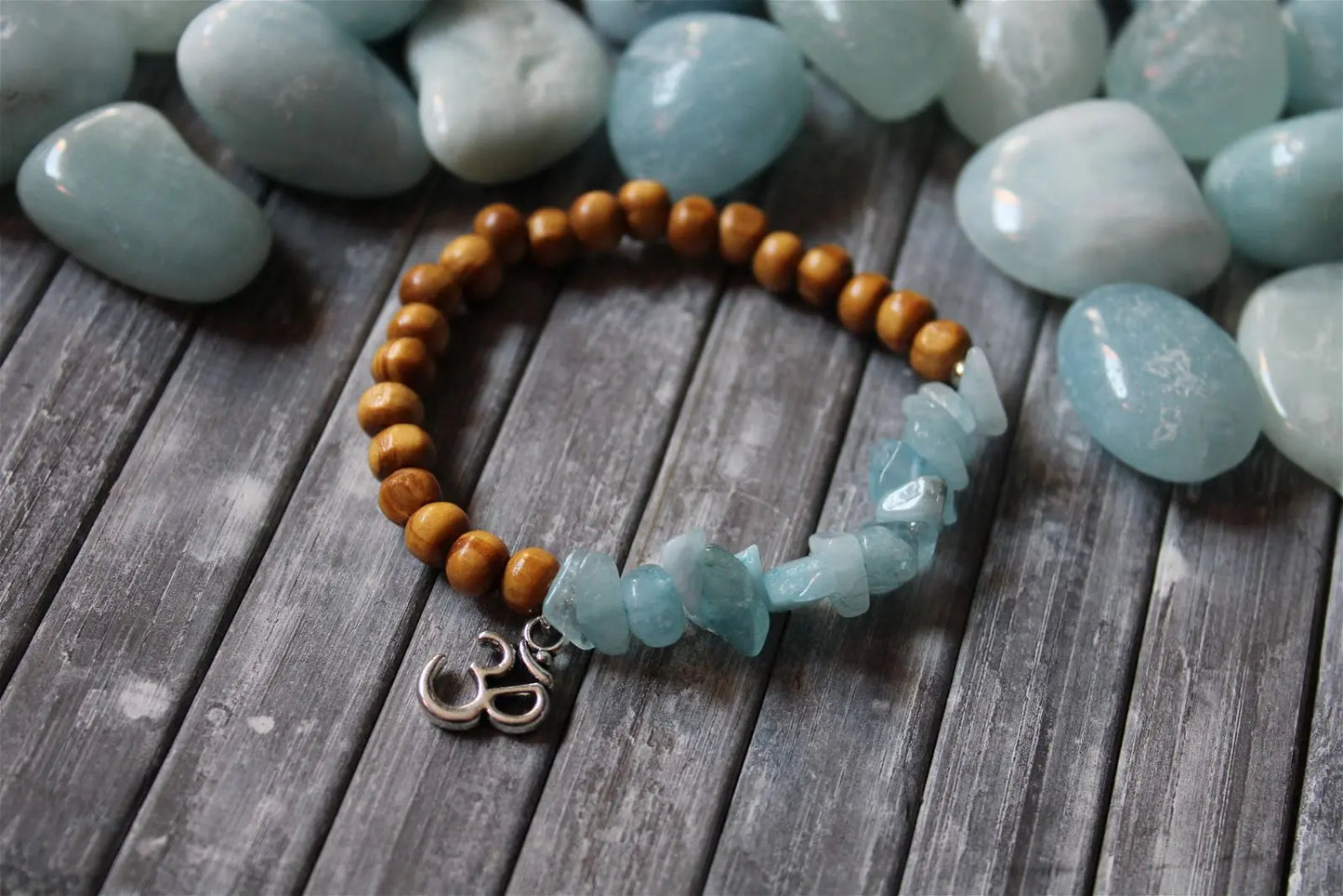 1 bracelet en aigue marine et Ohm poignet fin - Aurore Lune