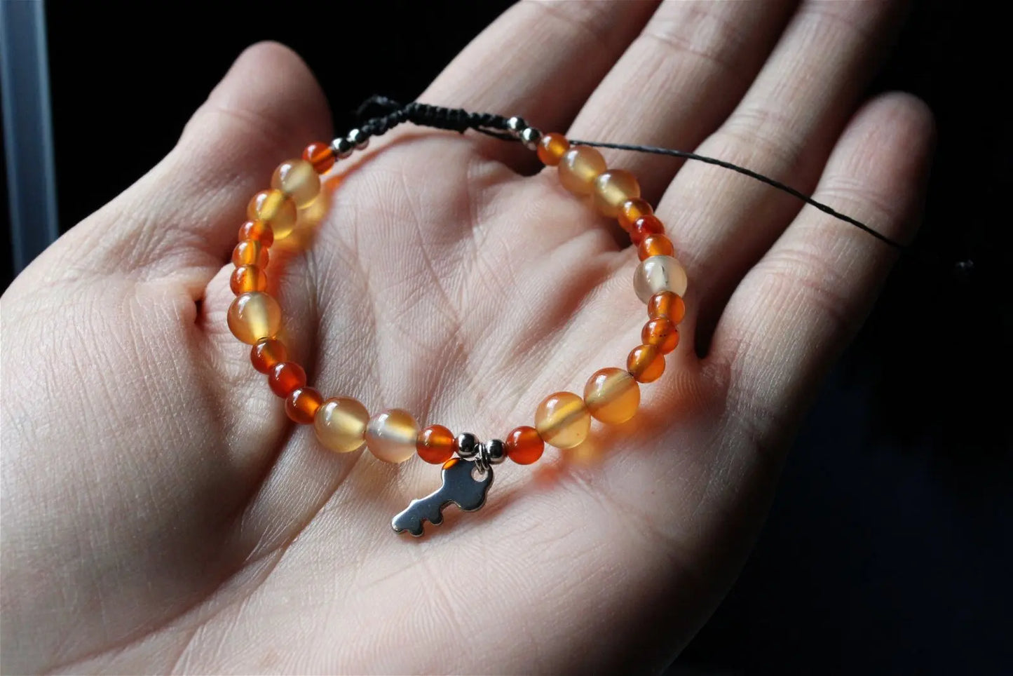 1 bracelet en cornaline avec clé poignet fin - Aurore Lune