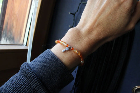 1 bracelet en cornaline avec clé poignet fin - Aurore Lune