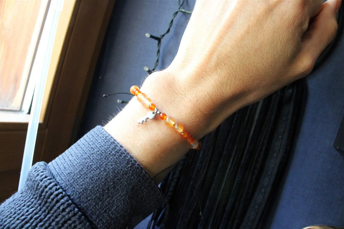 1 bracelet en cornaline avec clé poignet fin - Aurore Lune