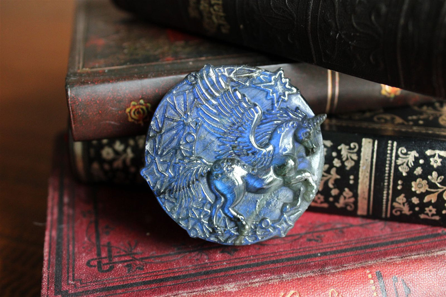 1 cabochon en labradorite licorne ailée - Aurore Lune