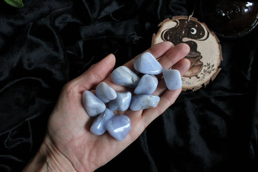 1 calcédoine bleue ou agate dentelle - Aurore Lune