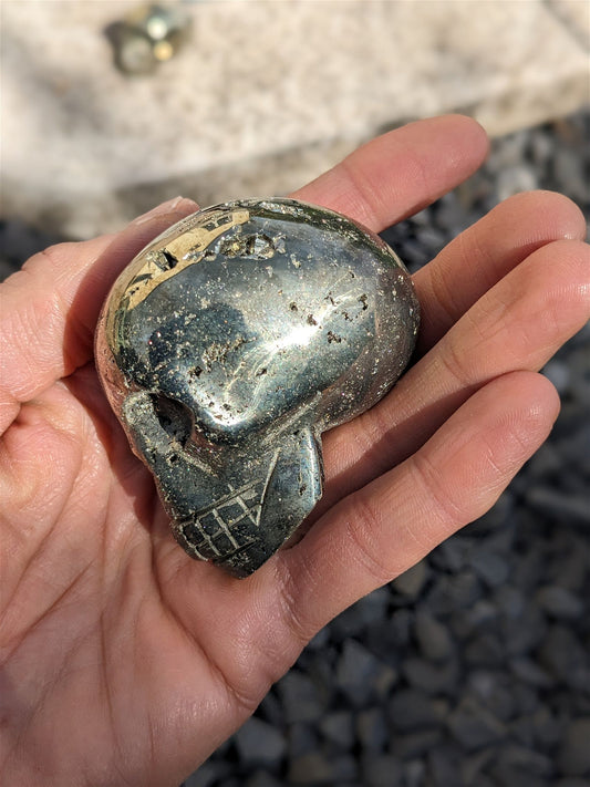 1 crâne en pyrite - Aurore Lune