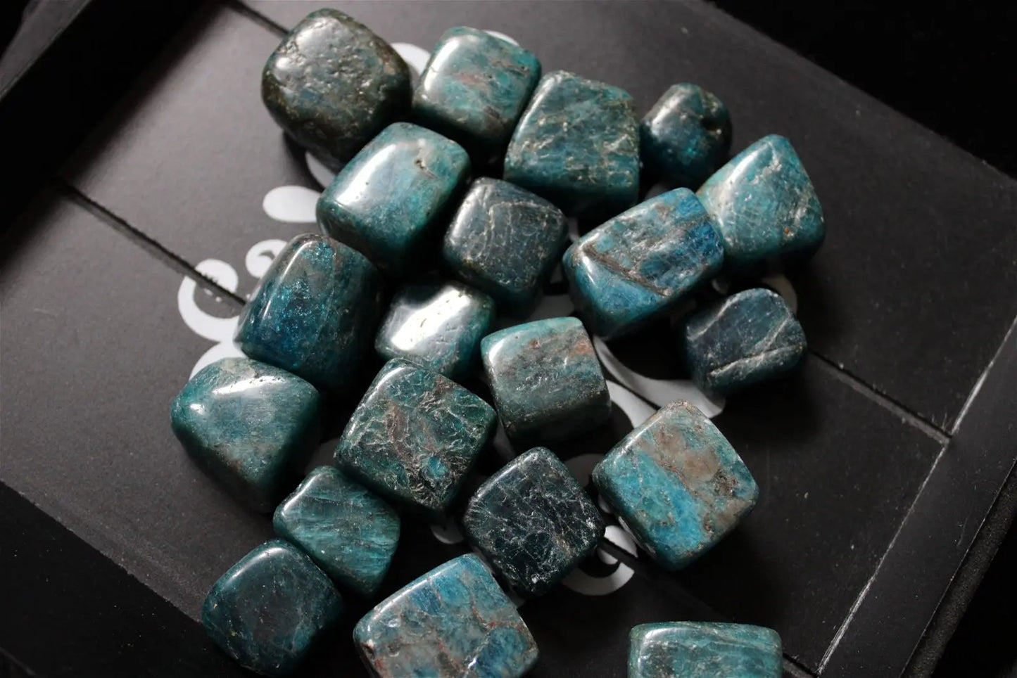 1 cube d' apatite bleue - Aurore Lune