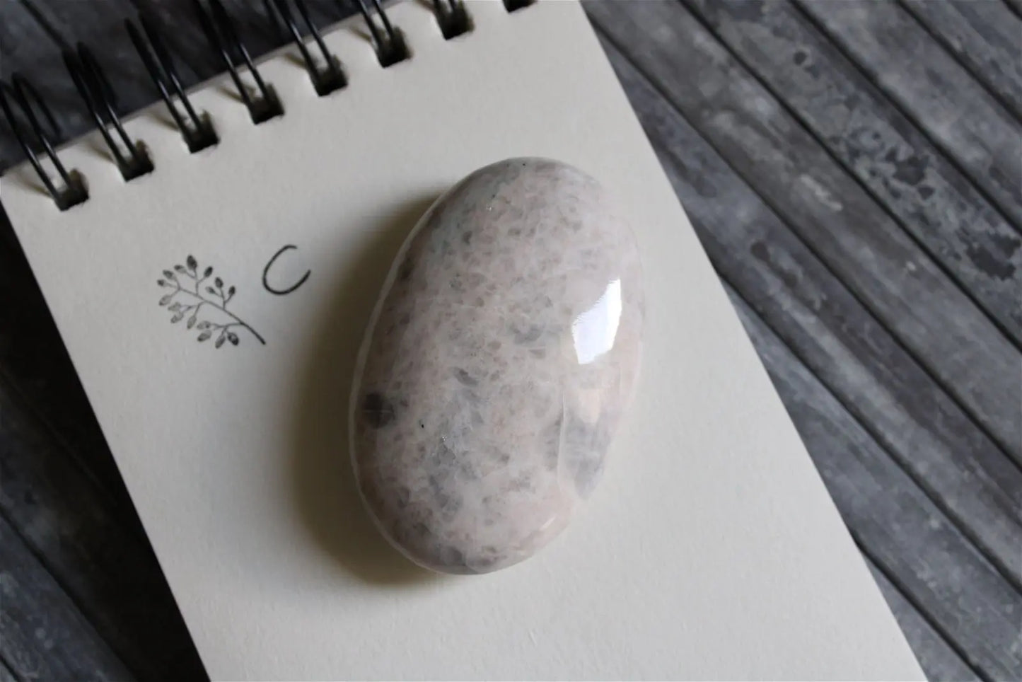 1 galet de "quartz lunaire" - feldspath - Aurore Lune
