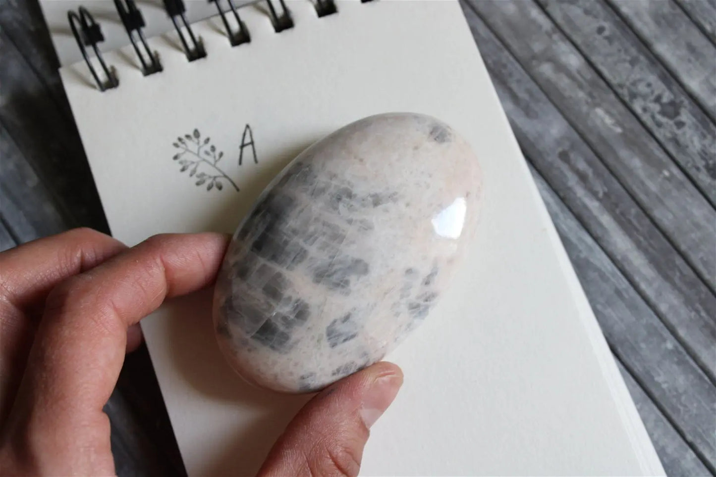 1 galet de "quartz lunaire" - feldspath - Aurore Lune