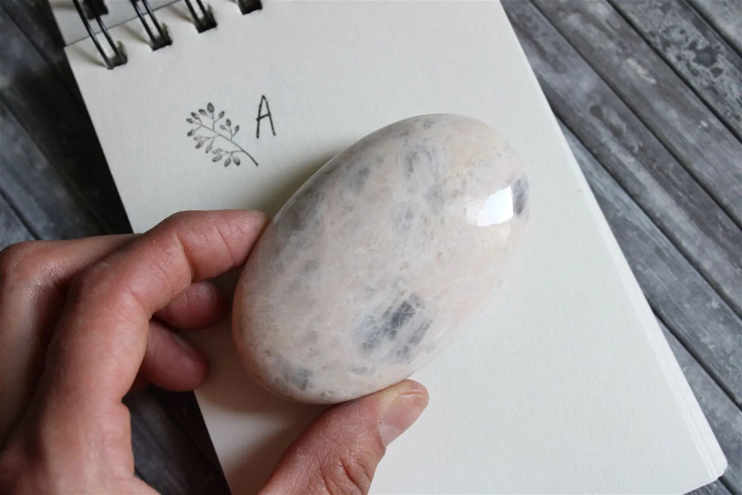 1 galet de "quartz lunaire" - feldspath - Aurore Lune