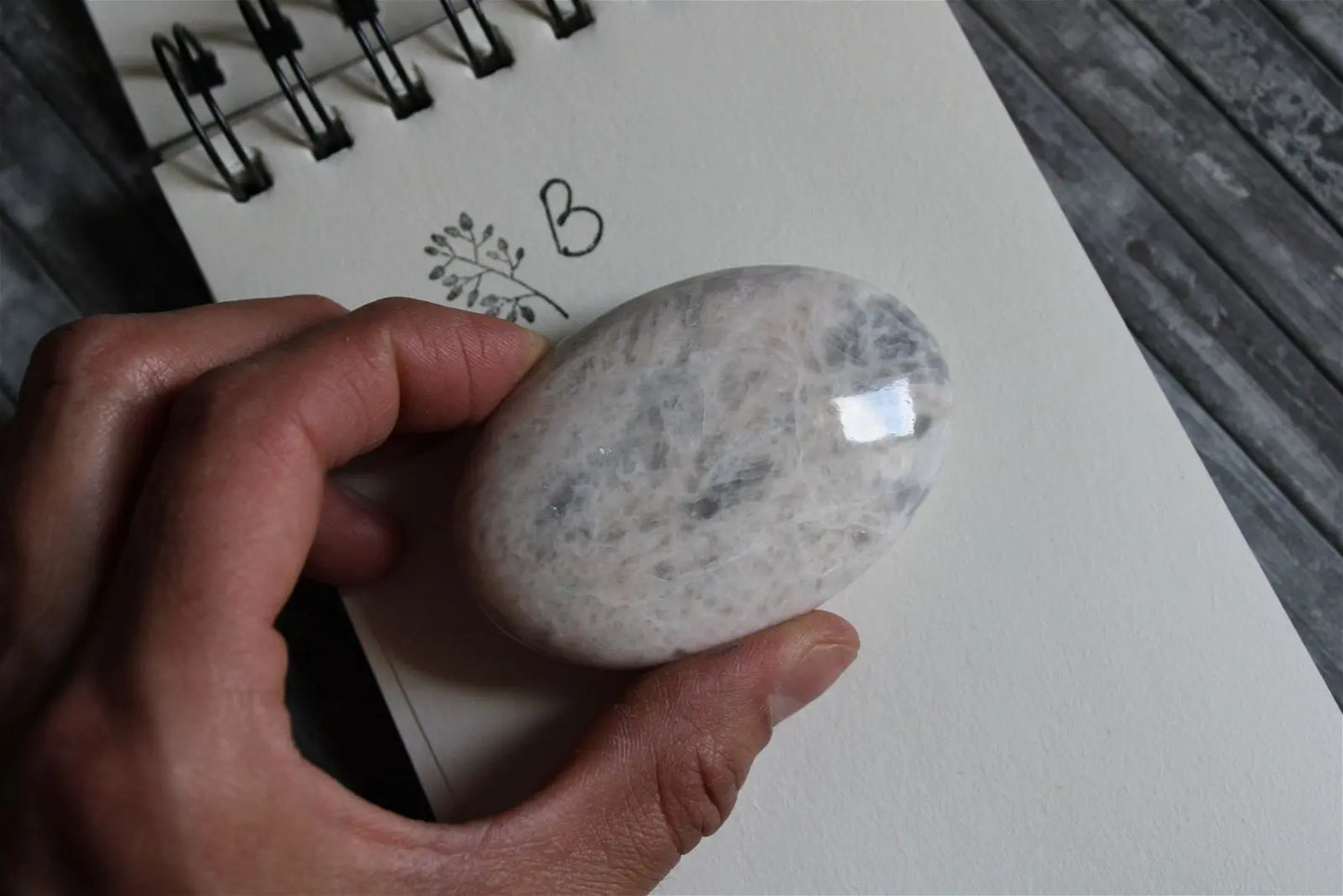 1 galet de "quartz lunaire" - feldspath - Aurore Lune