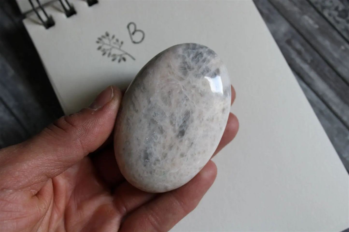 1 galet de "quartz lunaire" - feldspath - Aurore Lune
