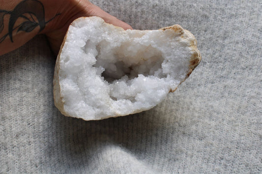1 géode de cristal de roche - 2 morceaux au choix - Aurore Lune
