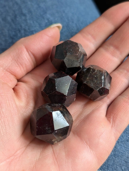 1 grenat à facettes 20 - 24 grammes - Aurore Lune