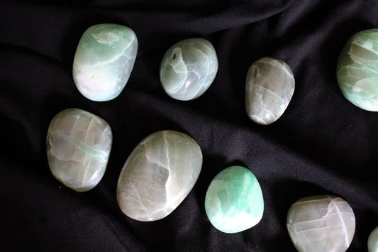 1 gros galet Feldspath à Garniérite - Aurore Lune