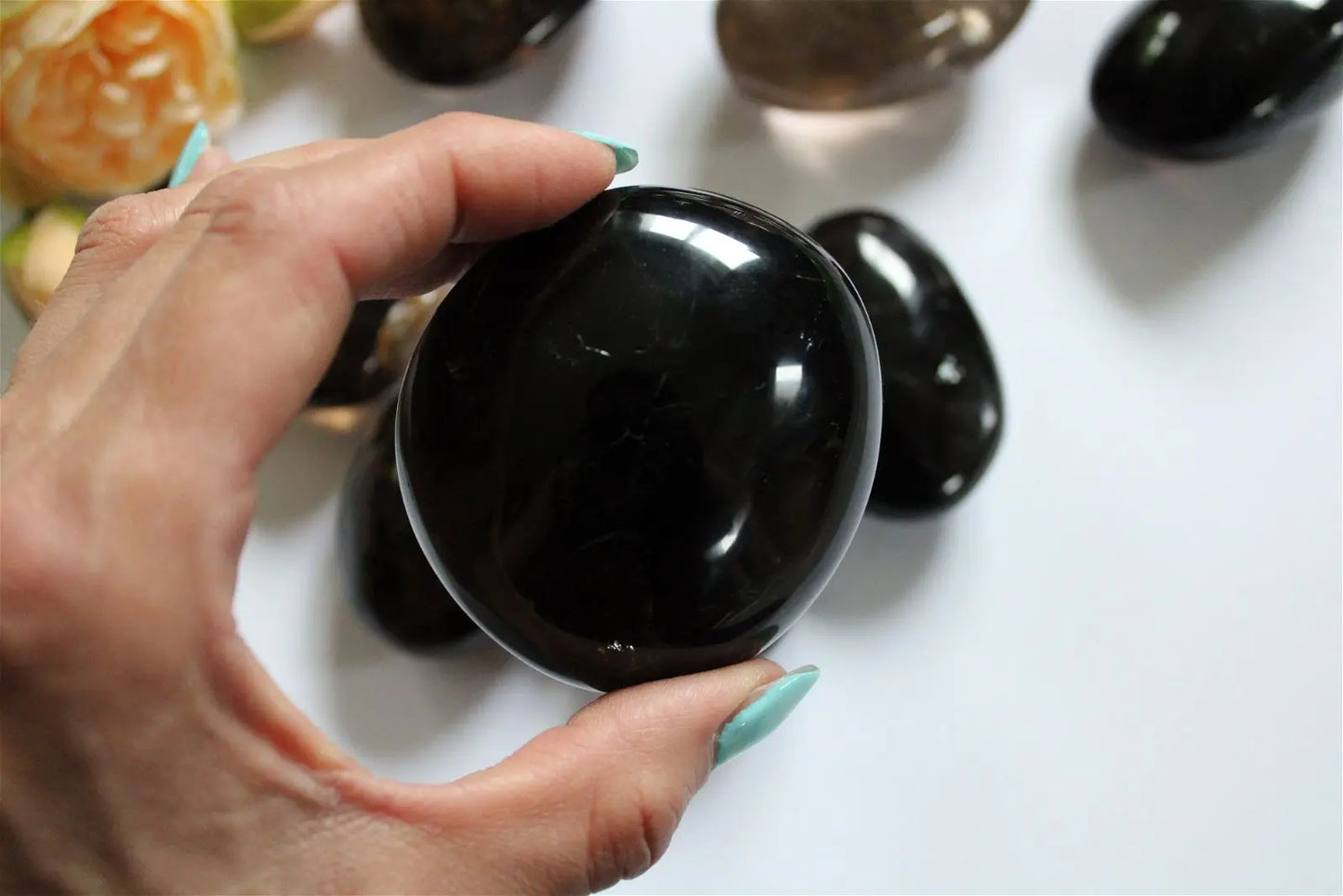 1 gros galet en quartz fumé ou enfumé - Aurore Lune