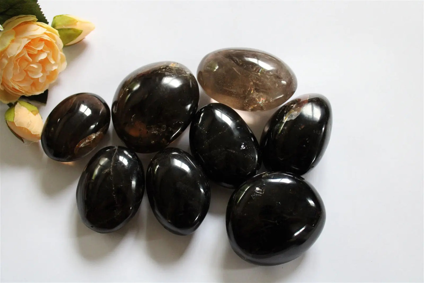 1 gros galet en quartz fumé ou enfumé - Aurore Lune