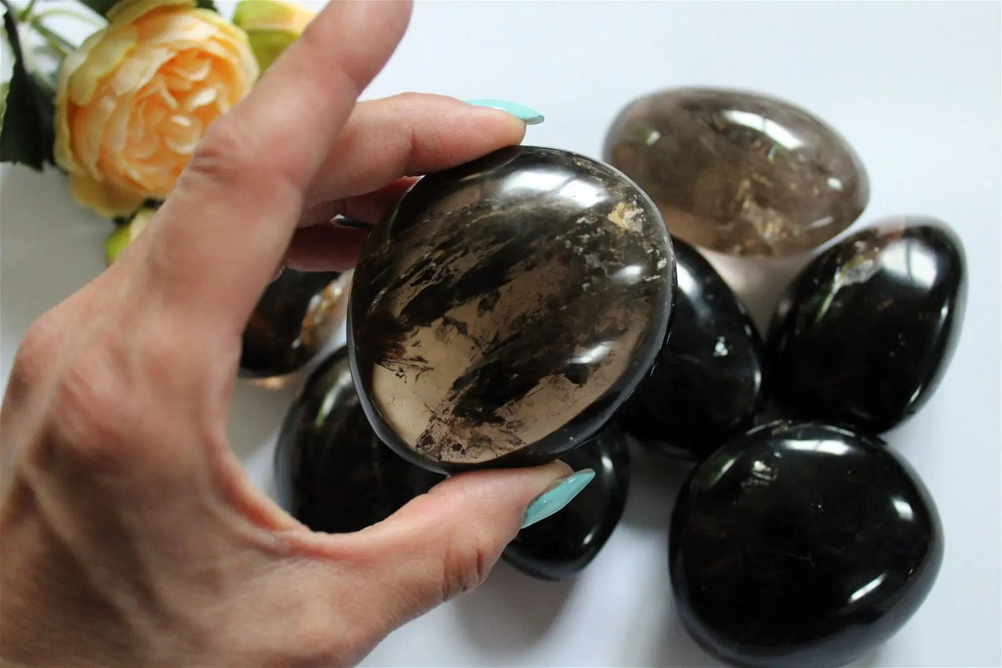 1 gros galet en quartz fumé ou enfumé - Aurore Lune