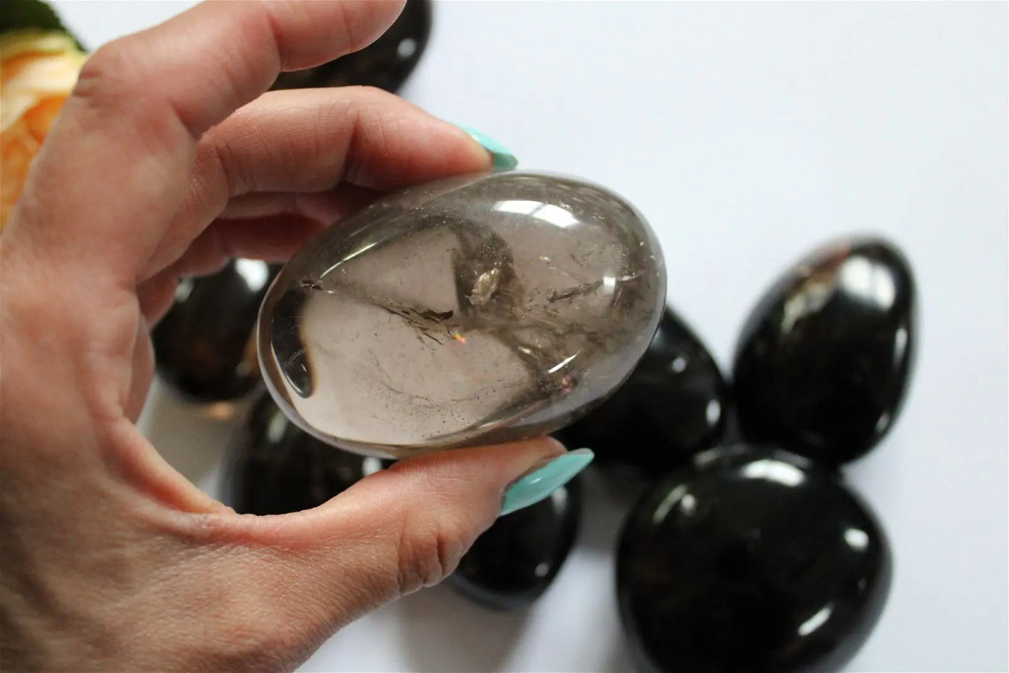 1 gros galet en quartz fumé ou enfumé - Aurore Lune