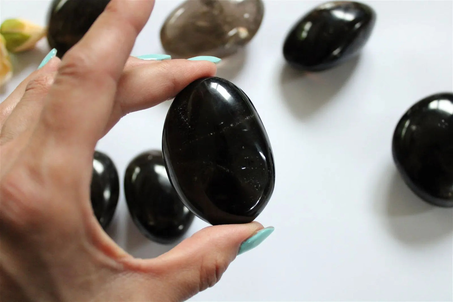 1 gros galet en quartz fumé ou enfumé - Aurore Lune