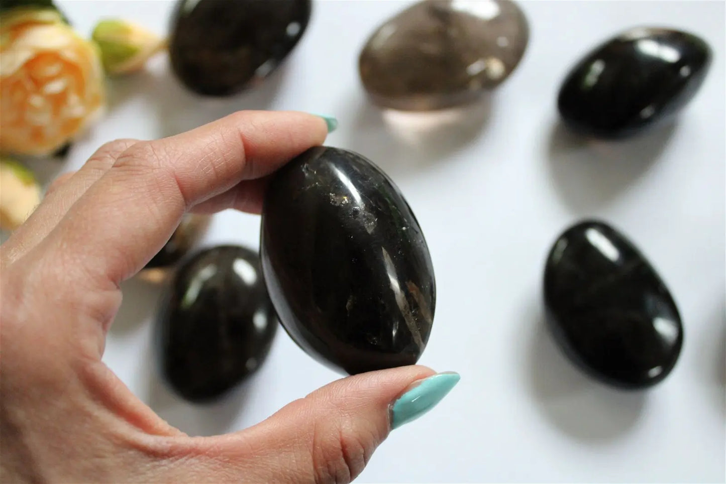1 gros galet en quartz fumé ou enfumé - Aurore Lune