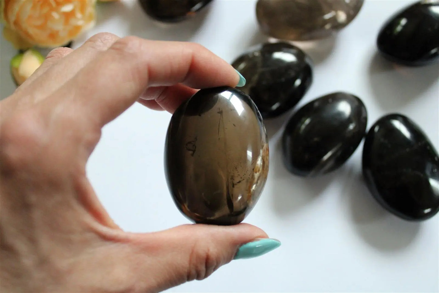 1 gros galet en quartz fumé ou enfumé - Aurore Lune