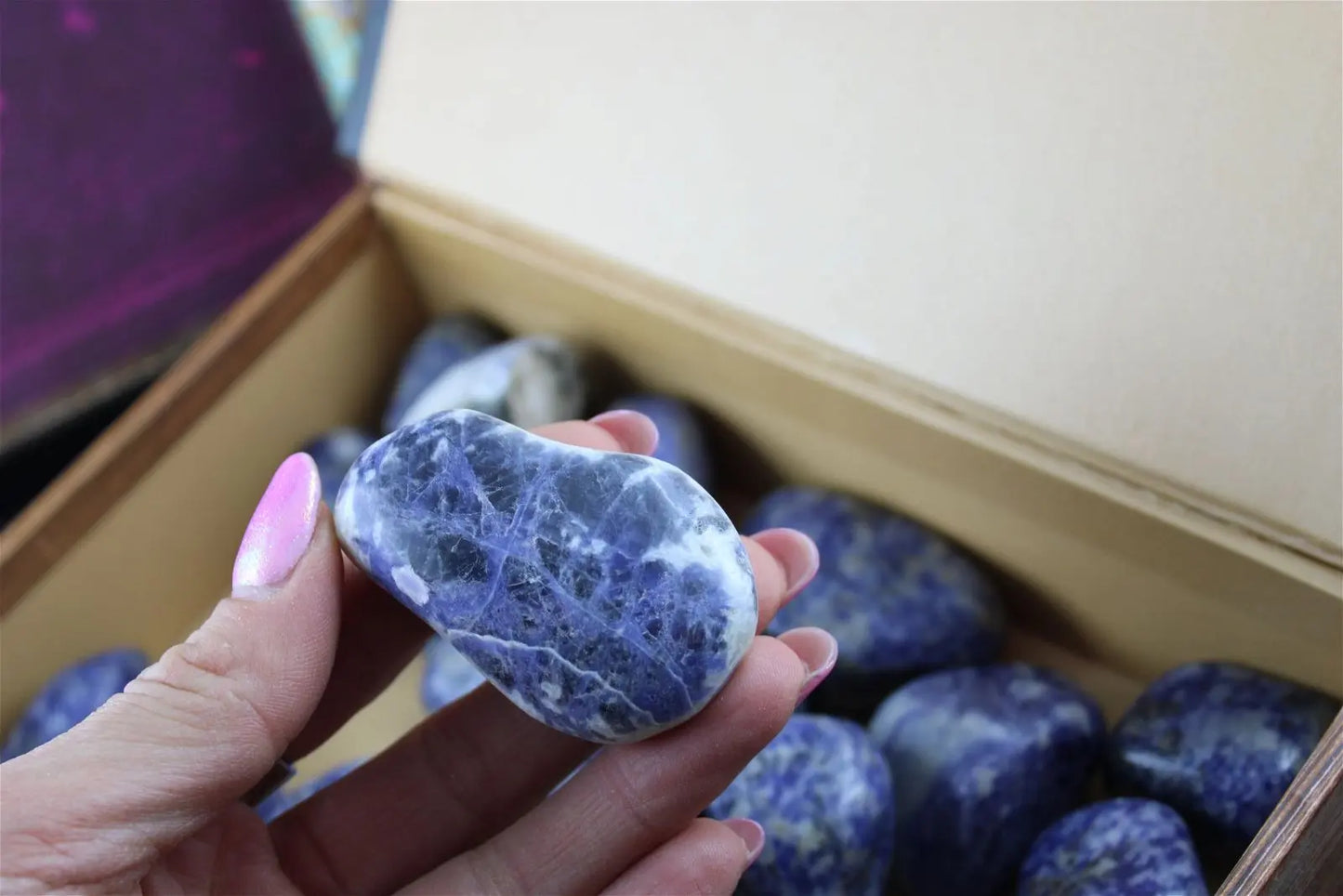 1 grosse pierre roulée sodalite - Aurore Lune