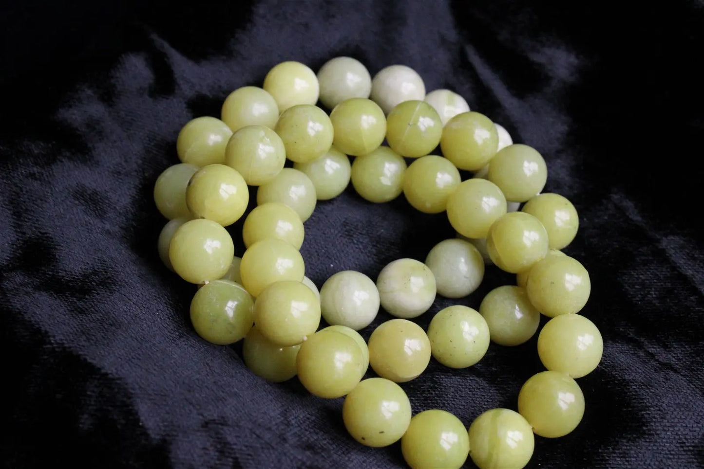 1 joli Bracelet de serpentine ou new jade 11 mm - Aurore Lune