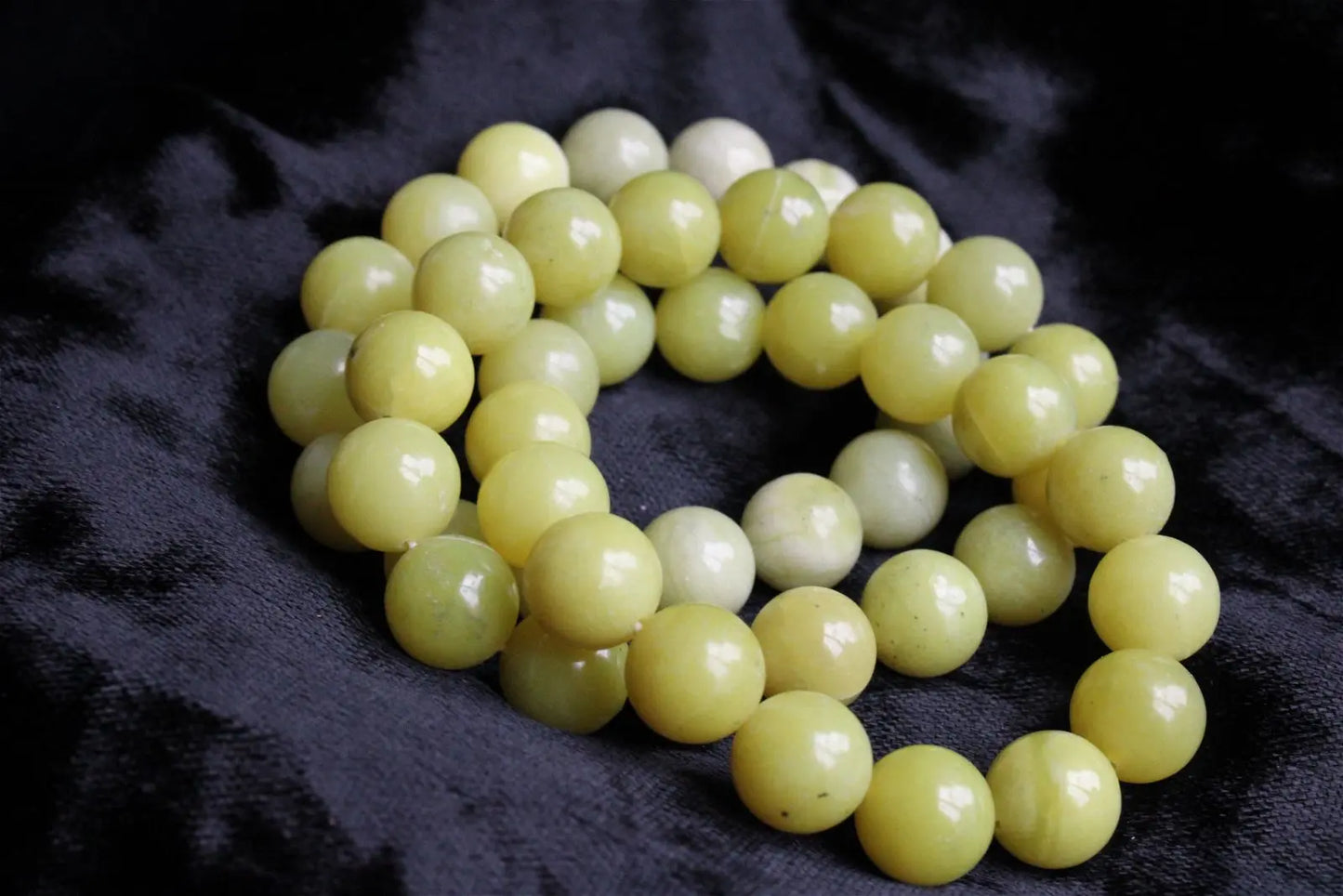 1 joli Bracelet de serpentine ou new jade 11 mm - Aurore Lune