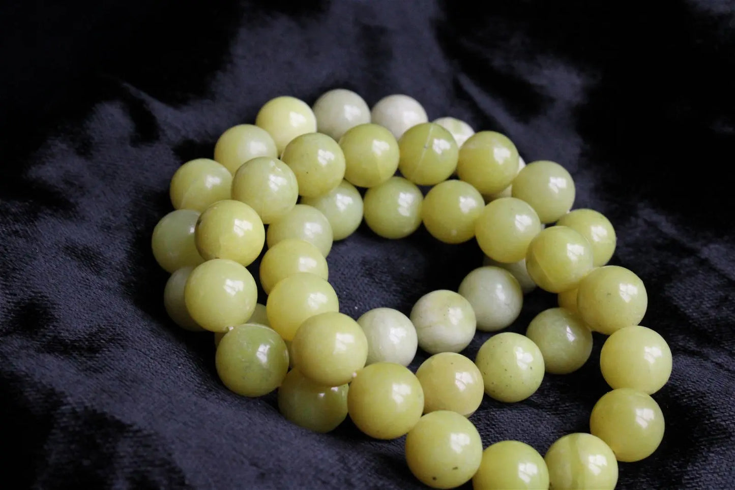 1 joli Bracelet de serpentine ou new jade 11 mm - Aurore Lune