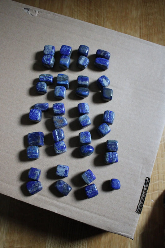 1 lapis lazuli forme cubique bords arrondis - Aurore Lune