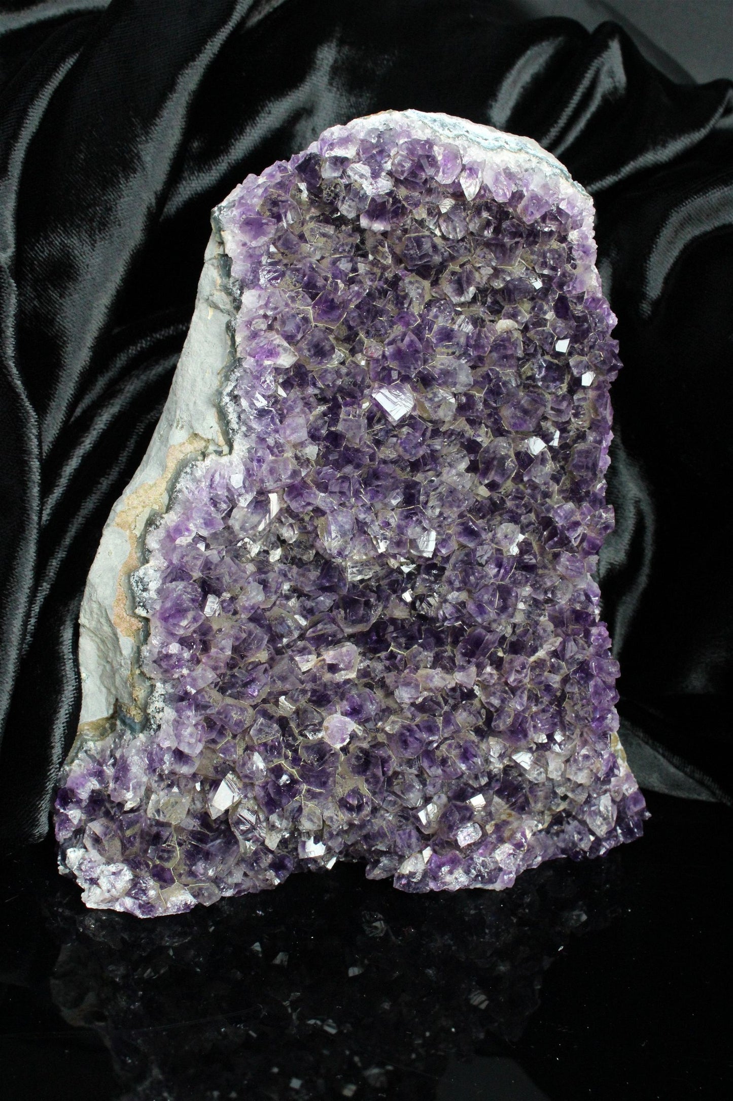 1 magnifique améthyste à poser 2.6 kg - Aurore Lune