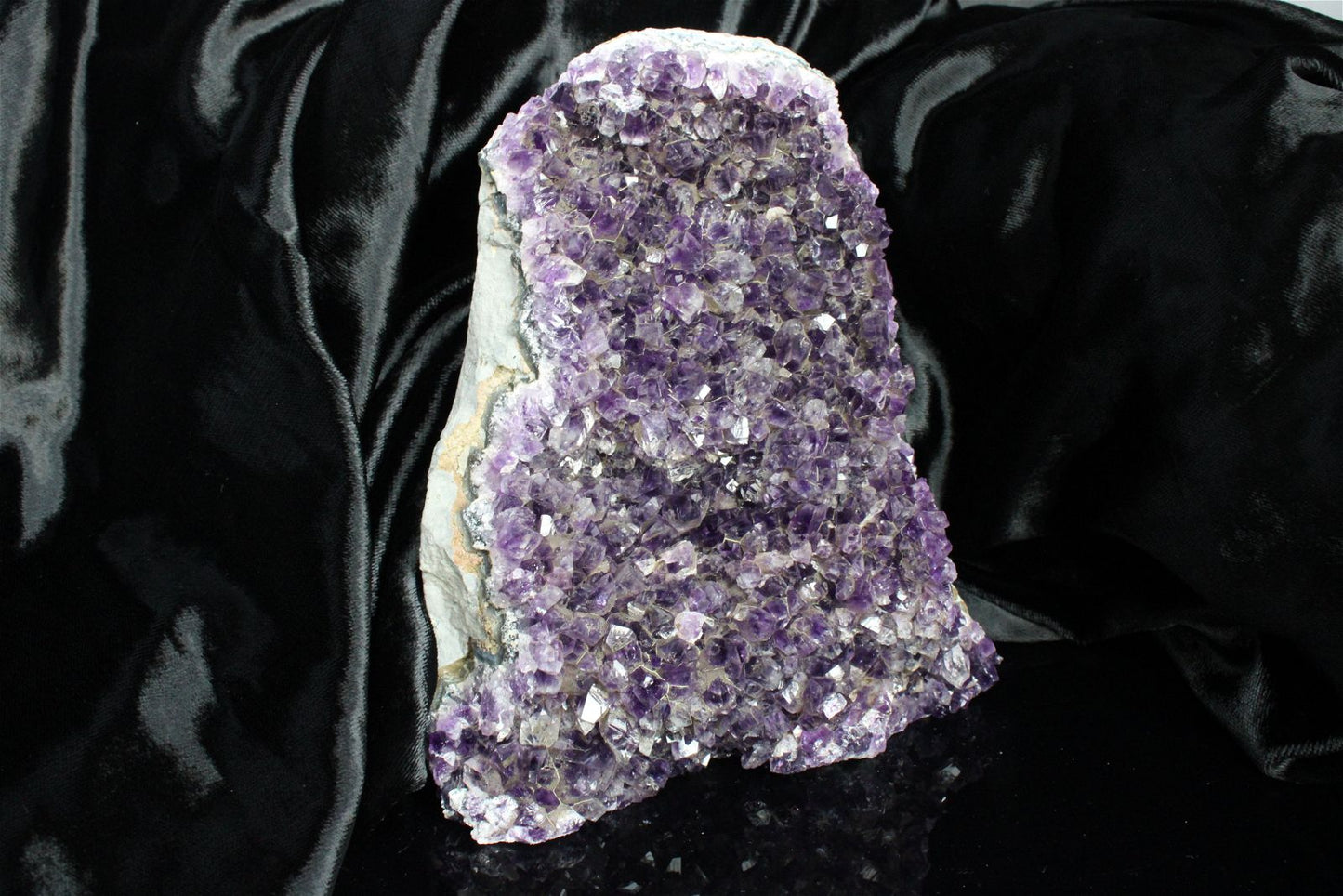 1 magnifique améthyste à poser 2.6 kg - Aurore Lune