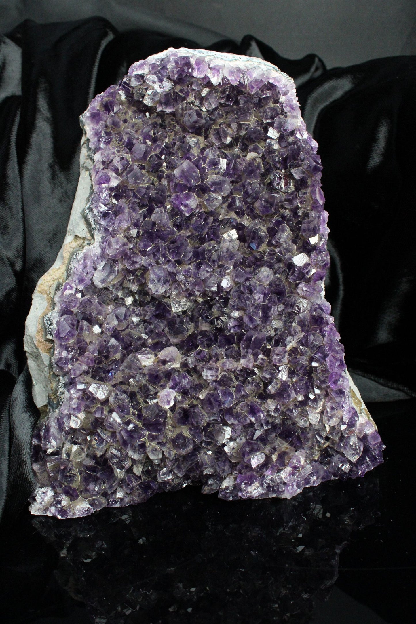 1 magnifique améthyste à poser 2.6 kg - Aurore Lune