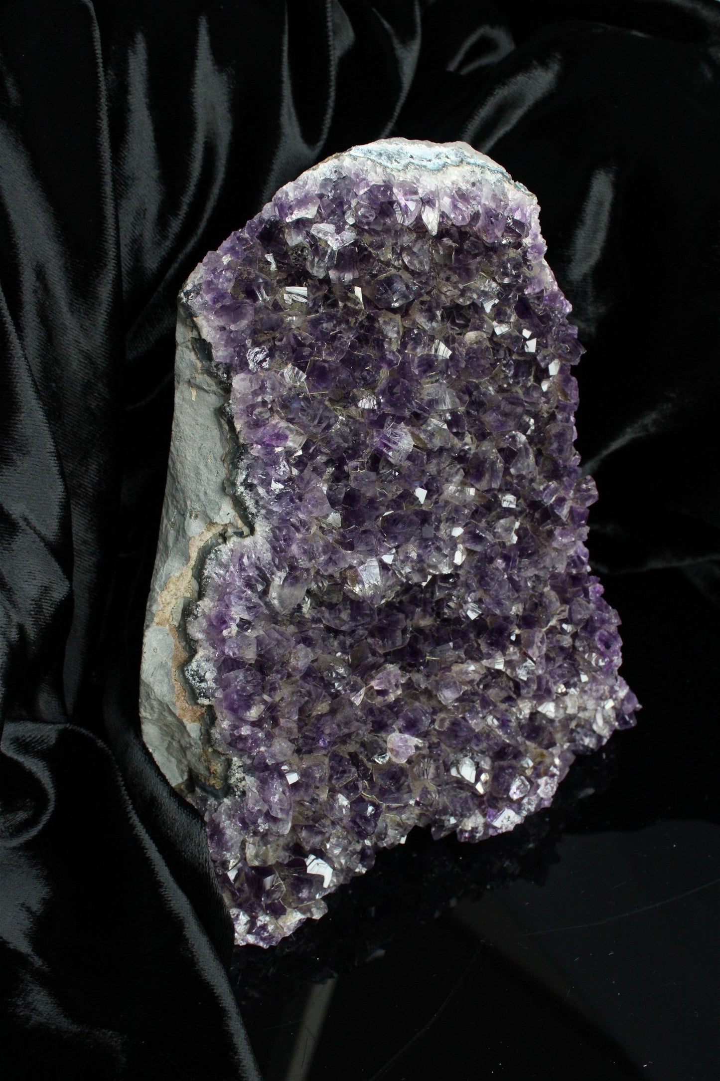 1 magnifique améthyste à poser 2.6 kg - Aurore Lune