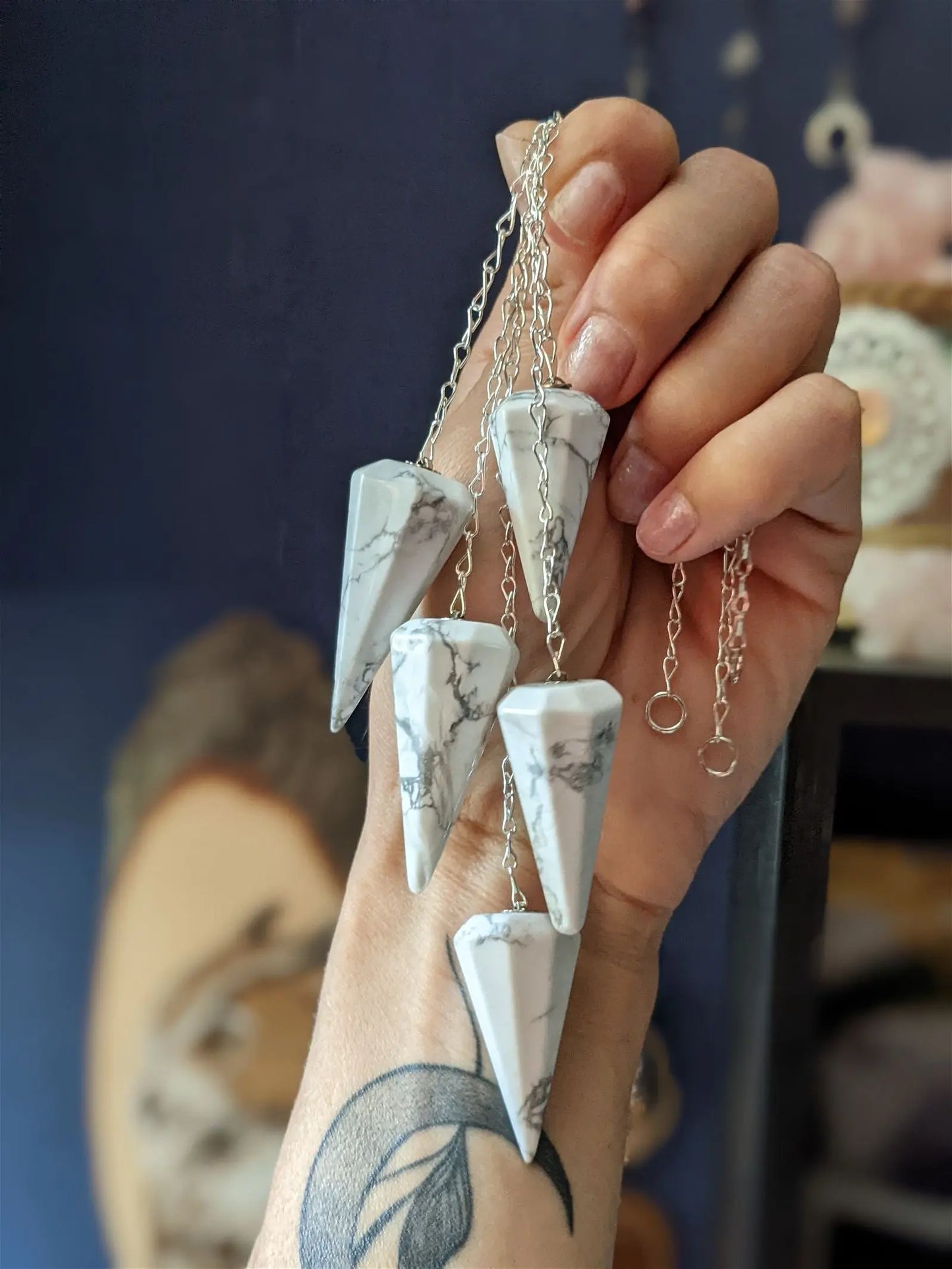 1 pendule en howlite - Aurore Lune