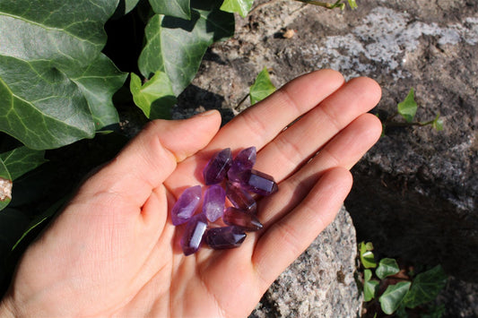 1 petite pointe biterminée en améthyste - Aurore Lune