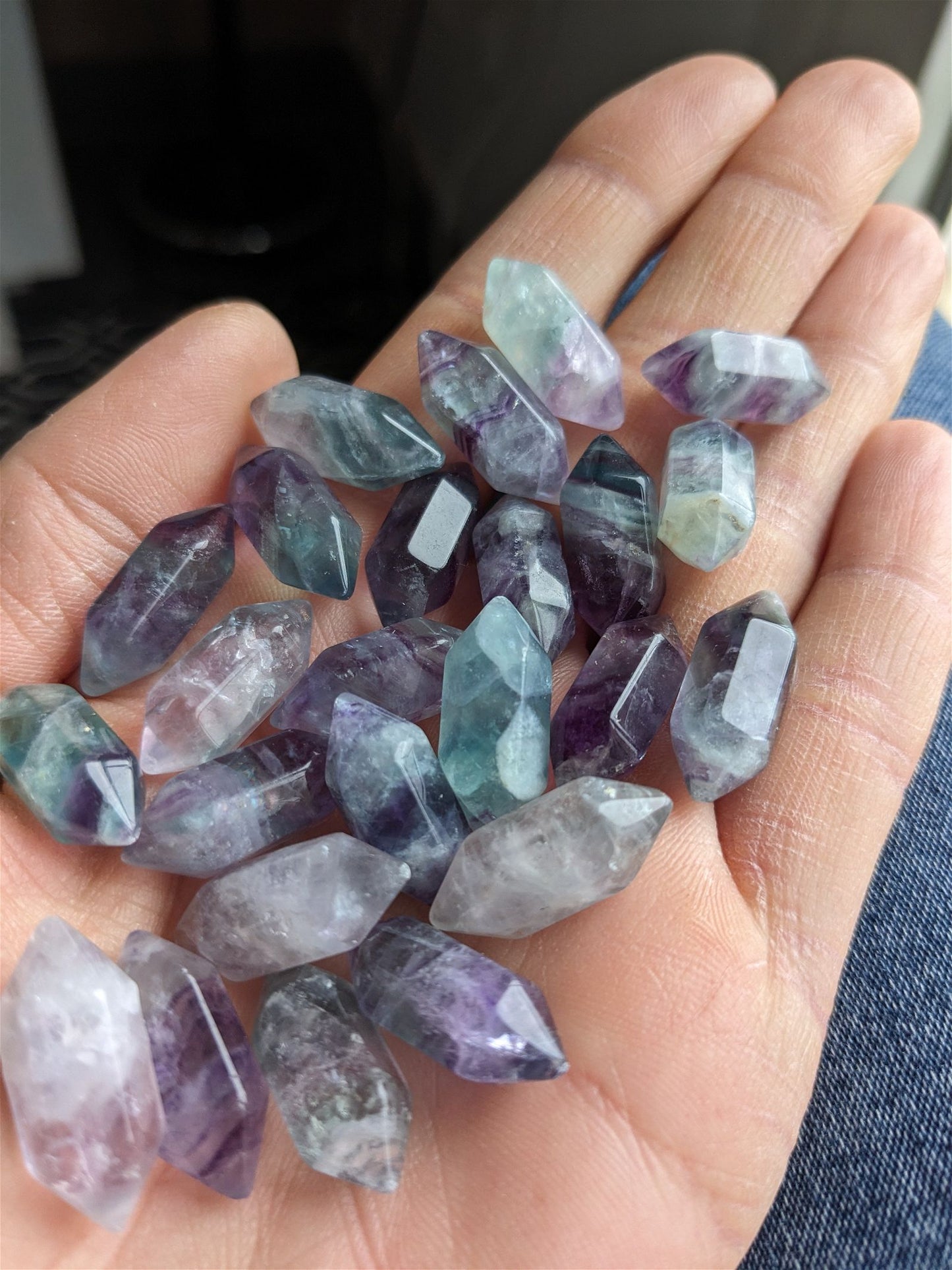 1 petite pointe biterminée en fluorite - Aurore Lune