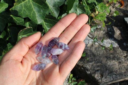 1 petite pointe biterminée en fluorite - Aurore Lune