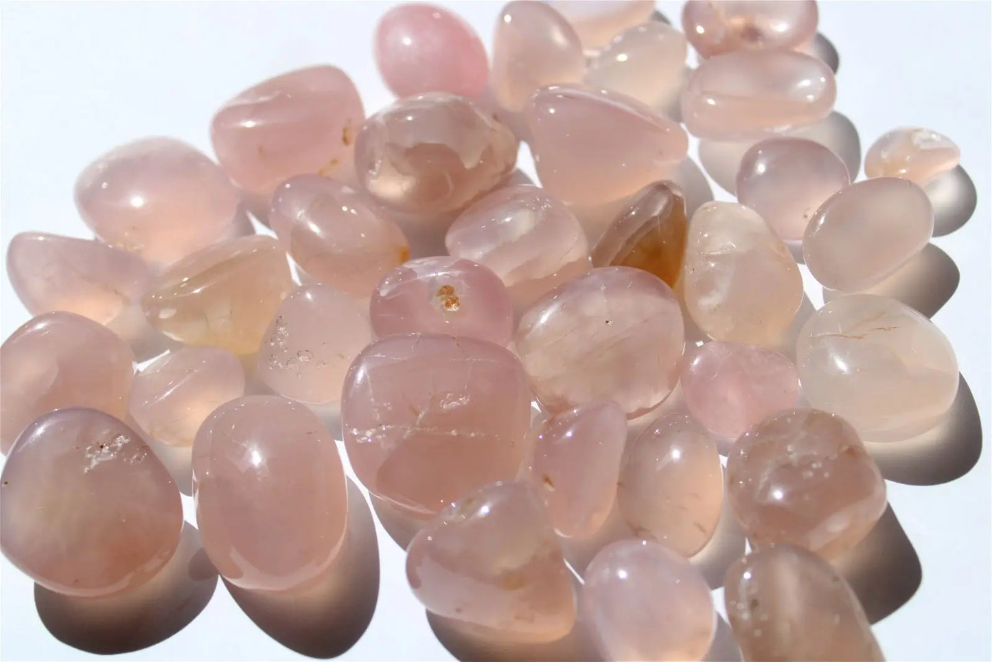 1 pierre roulée calcédoine rose - Aurore Lune