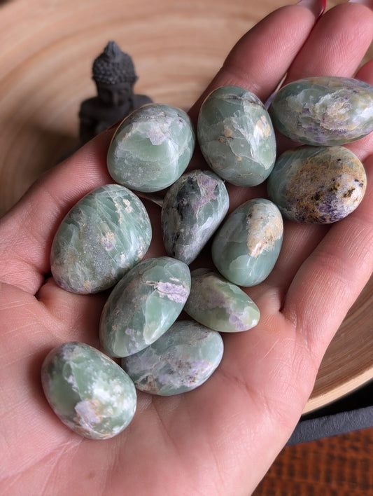 1 pierre roulée en Bolivianite verte moyenne - Aurore Lune