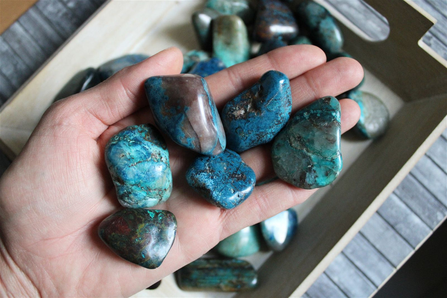 1 pierre roulée en chrysocolle shattuckite - Aurore Lune