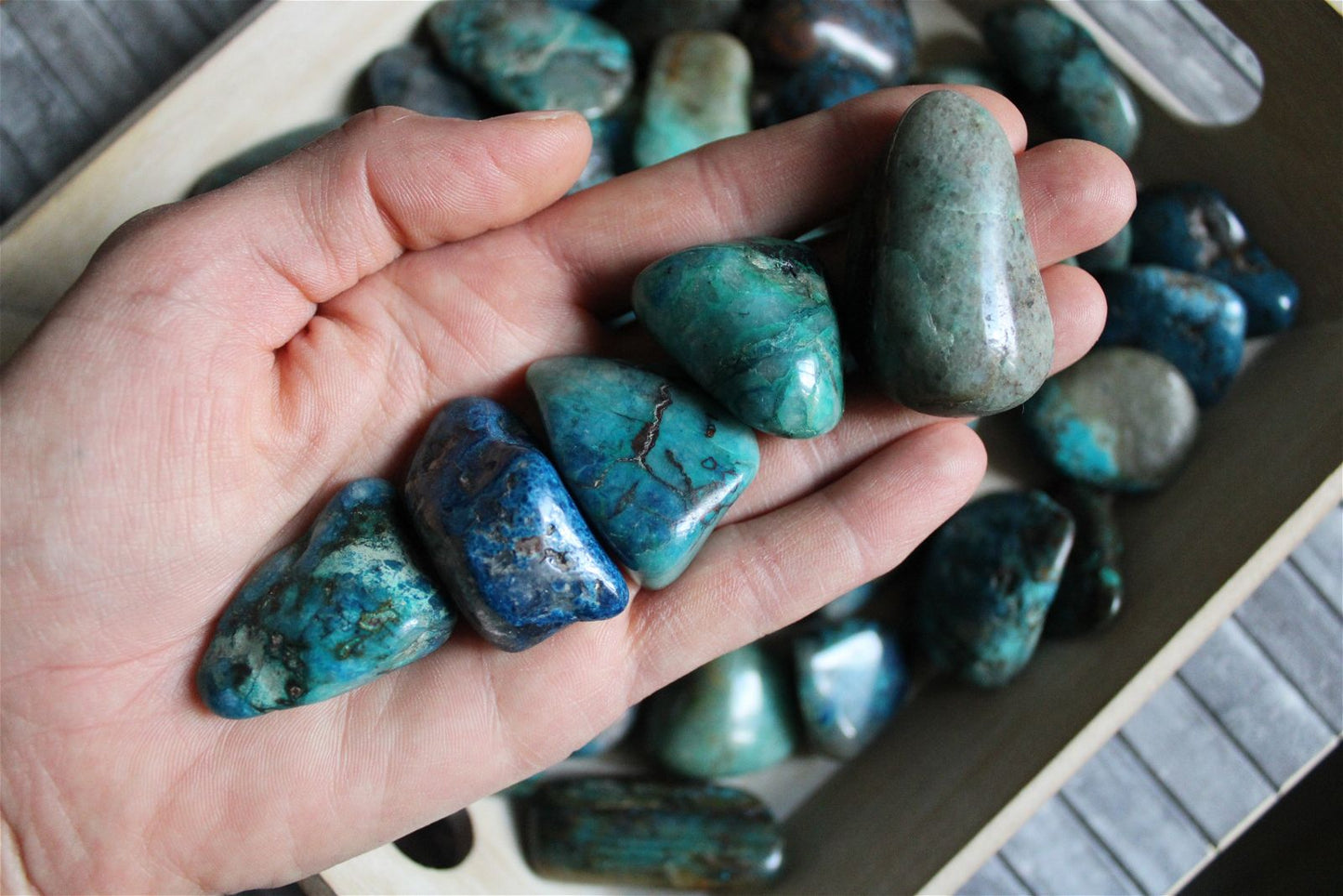 1 pierre roulée en chrysocolle shattuckite - Aurore Lune