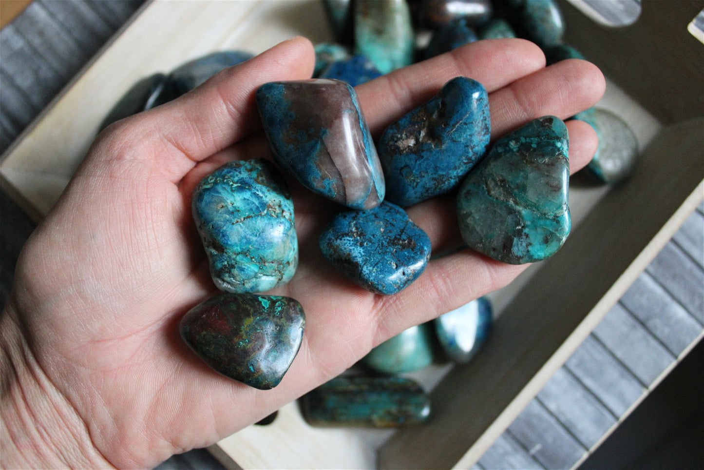 1 pierre roulée en chrysocolle shattuckite - Aurore Lune