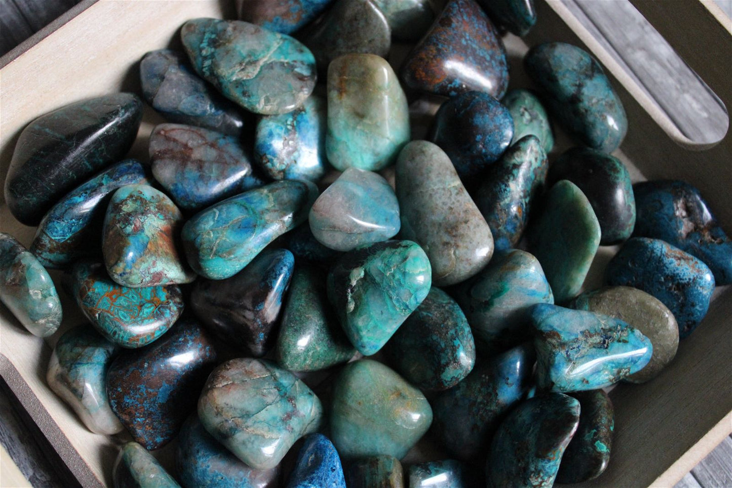 1 pierre roulée en chrysocolle shattuckite - Aurore Lune